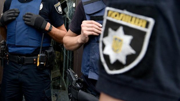 В Ужгороді перевіряють заяву про "вибивання" поліцією та сторонніми показів у затриманих із застосуванням сили