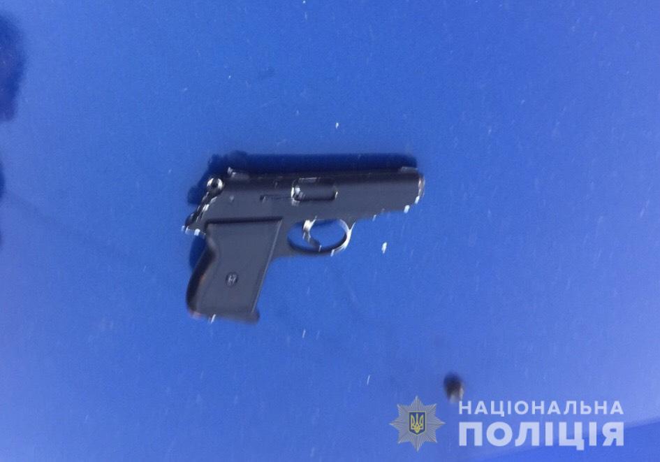 У раніше судимого мешканця Мукачівщини вилучили пістолет (ФОТО)