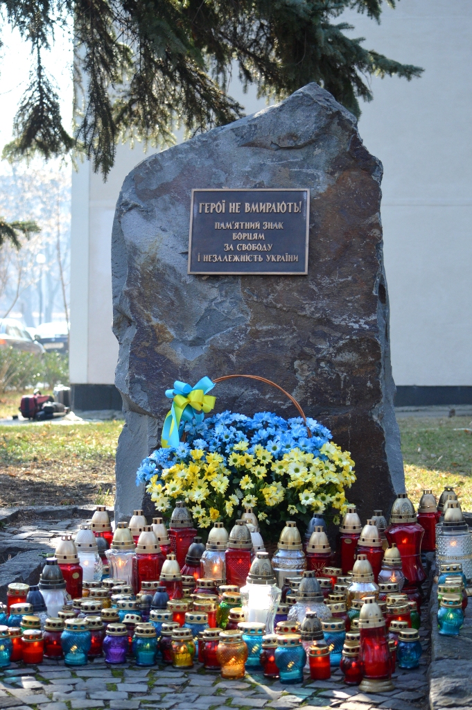В Ужгороді вшанували подвиг учасників Революції Гідності та Героїв Небесної Сотні (ФОТО)