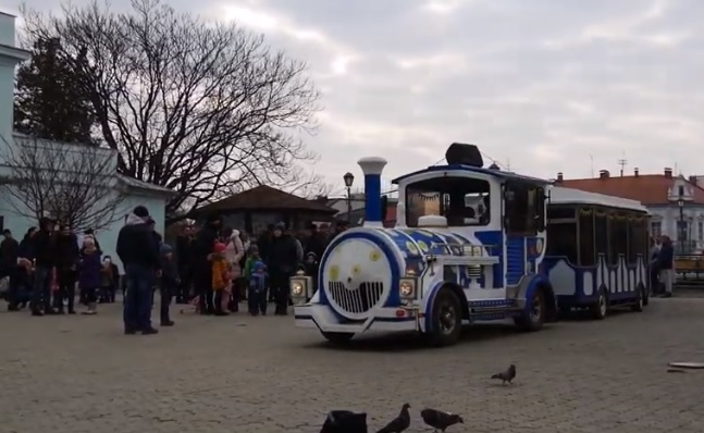 Міні-потяг, що возить гостей на "Ужгородську палачінту", залишиться в Ужгороді (ВІДЕО)