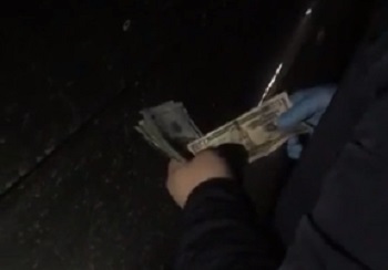 Закарпатські поліцейські хотіли "викупити" у прикарпатського активіста відео з хабарем (ВІДЕО)