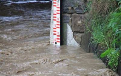 Метеорологи попередили про підйом води у річках та лавини на Закарпатті