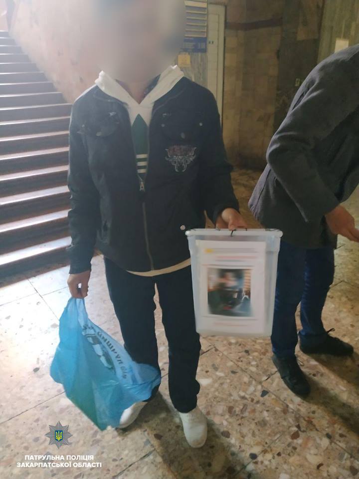 У Мукачеві затримали "волонтерів" із підробленими документами (ФОТО)