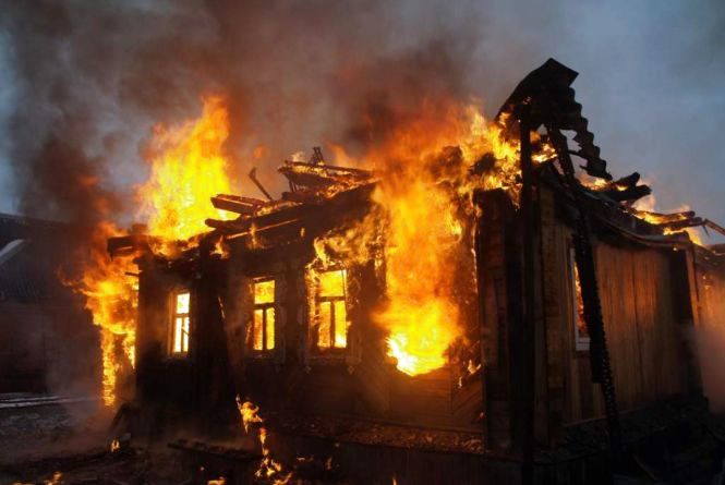 Житловий будинок і три надвірні споруди горіли впродовж доби на Закарпатті