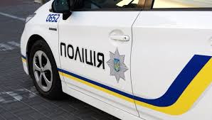 В Ужгороді, врізавшись у бетонну опору на службовому авто, поліцейський потрапив до лікарні