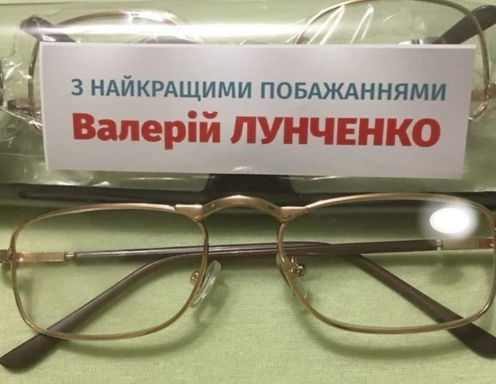 Нардеп Лунченко на Хустщині підкуповує виборців безкоштовними окулярами (ВІДЕО)