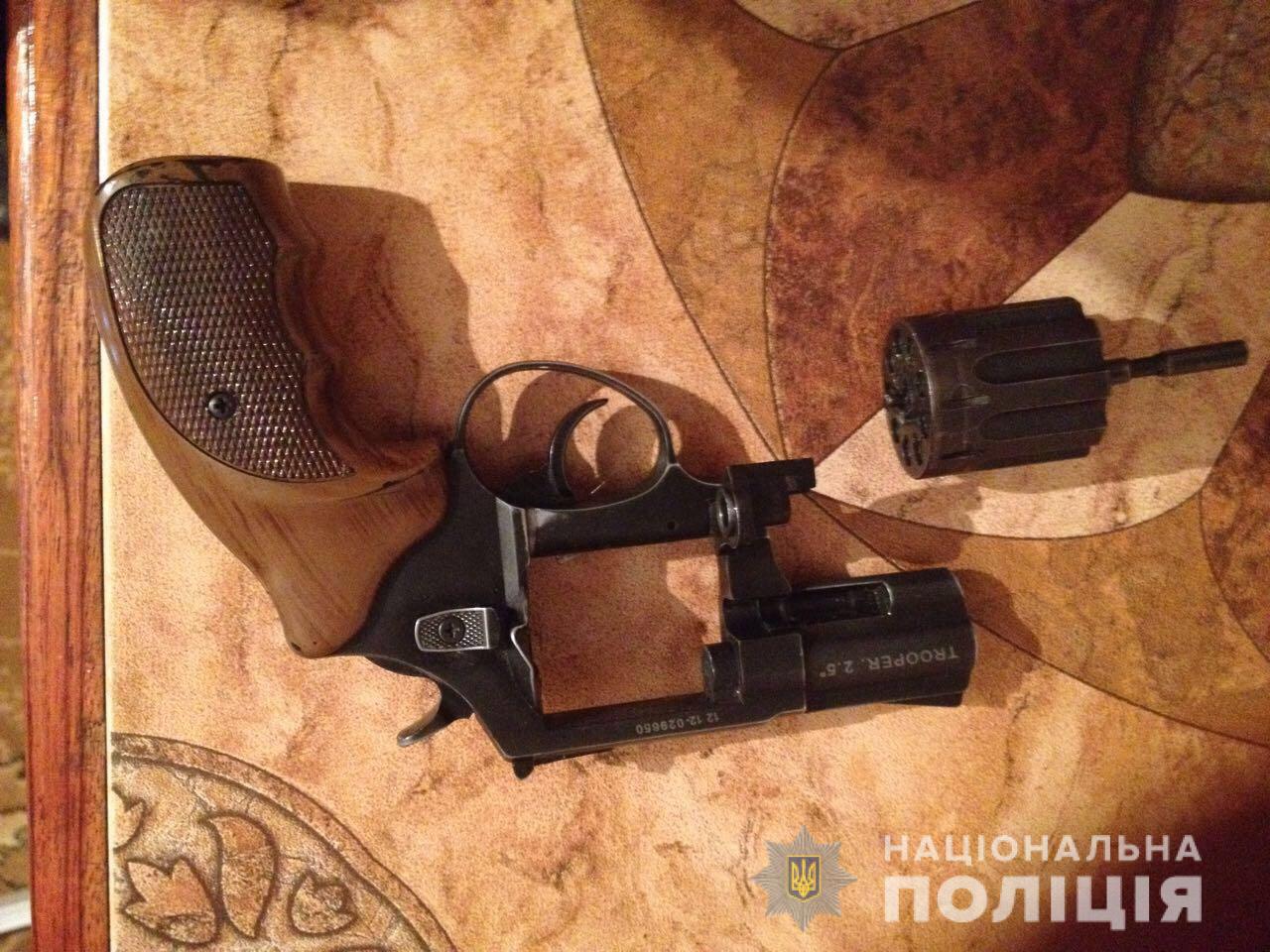 В ході обшуку у жителя Нового Давидкова виявили два пістолети без дозволів (ФОТО)