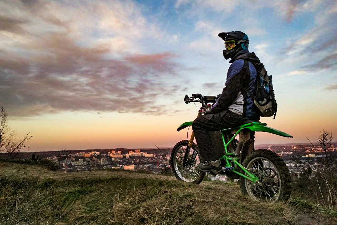 На Міжгірщині розшукують чеха, котрий травмувався під час катання на мотоциклі
