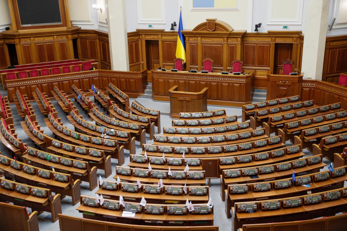 58 закарпатців балотуються до парламенту за списками 22-х партій