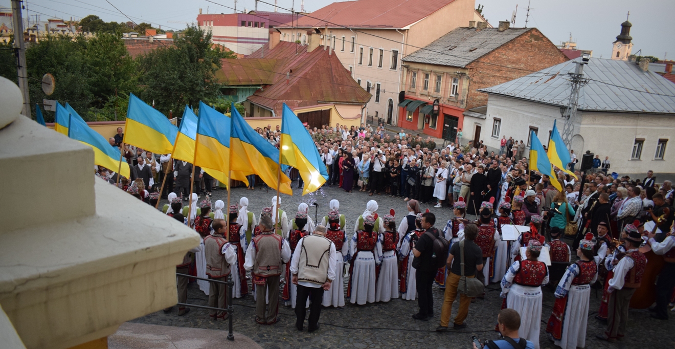 В Ужгороді світанок Дня Незалежності зустріли традиційною "Молитвою за Україну" (ФОТО)