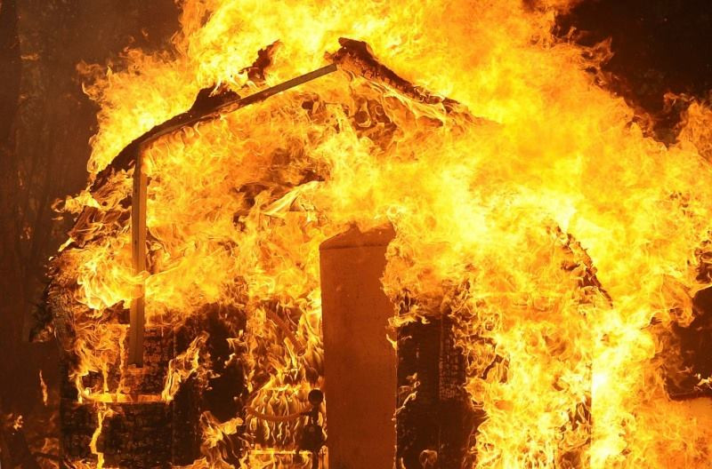 На Виноградівщині гасили пожежу в будинку, а на Берегівщині горіла прибудова