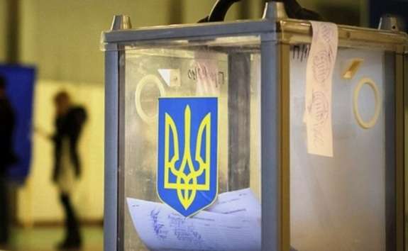 На Берегівщині погоджено підозру чоловіку, який на виборах до місцевої ОТГ проголосував за паспортом сина 