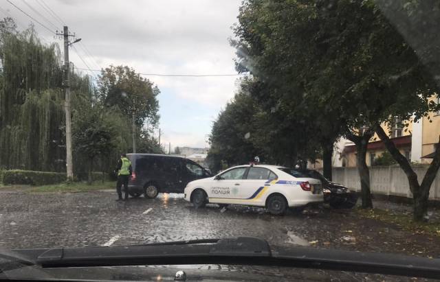 У Мукачеві зіткнулися дві автівки (ФОТО)