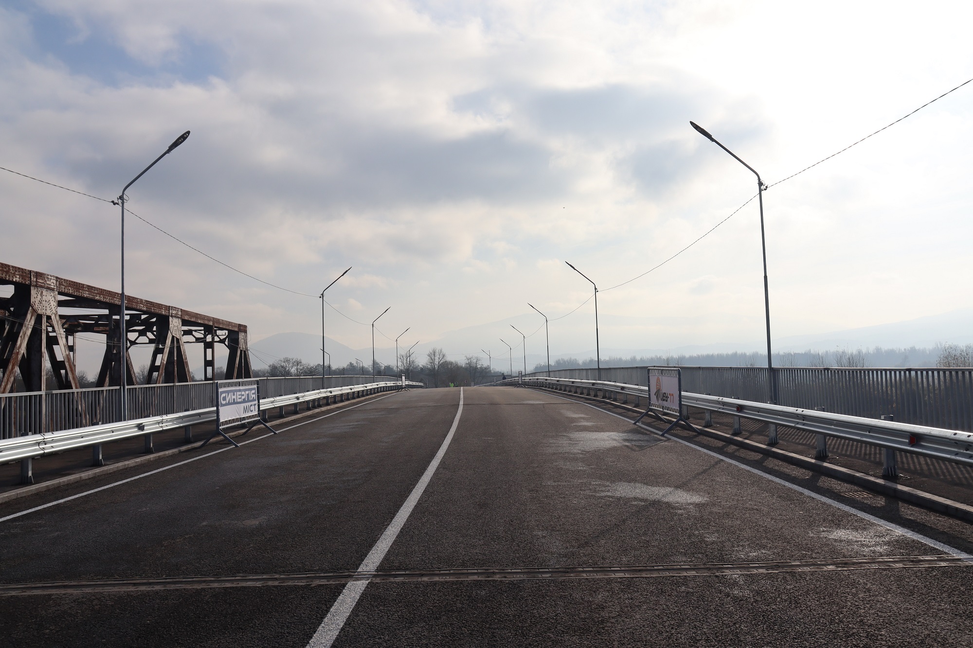 У Буштині відкрили для проїзду автотранспорту завершений міст-довгобуд (ФОТО, ВІДЕО)
