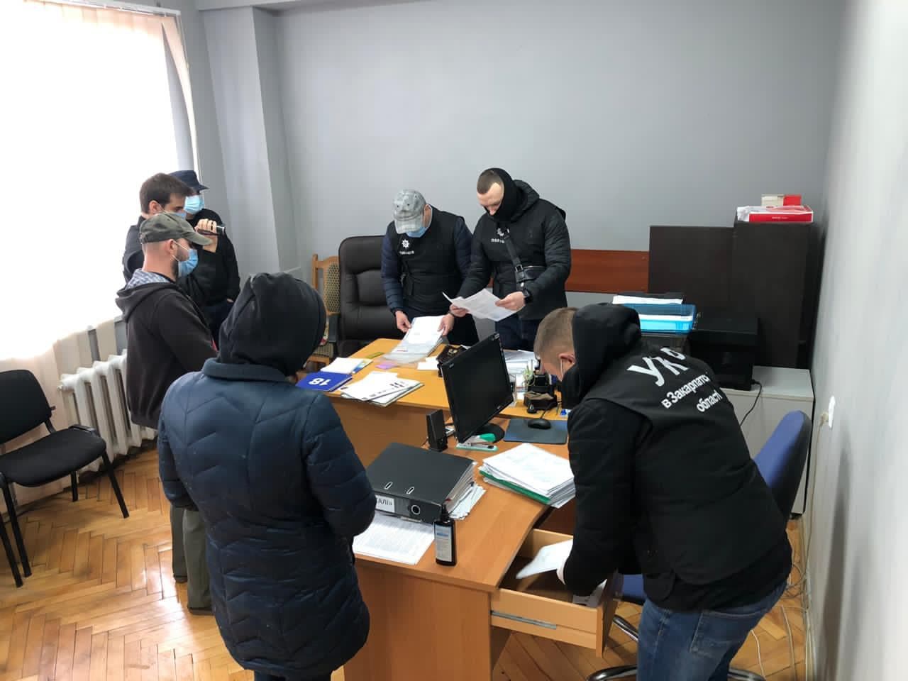 Поліція провела обшуки в директора "ринку Краснодонців" та ще кількох фігурантів можливого підкупу виборців (ФОТО, ВІДЕО)
