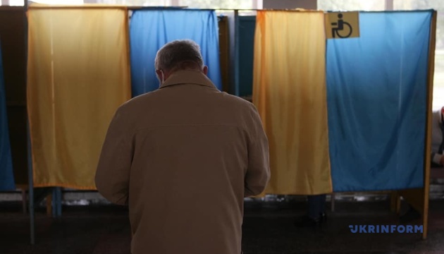 Станом на 13:00 в Ужгороді проголосували 12% виборців