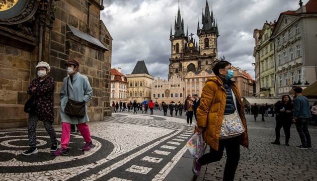 Уряд Чехії хоче добровільно протестувати все населення до Різдва