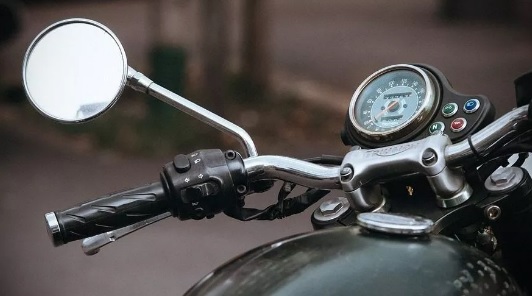 На Тячівщині молодик викрав із гаража односельця мотоцикл і сховав у будинку співмешканки, аби потім продати по деталях