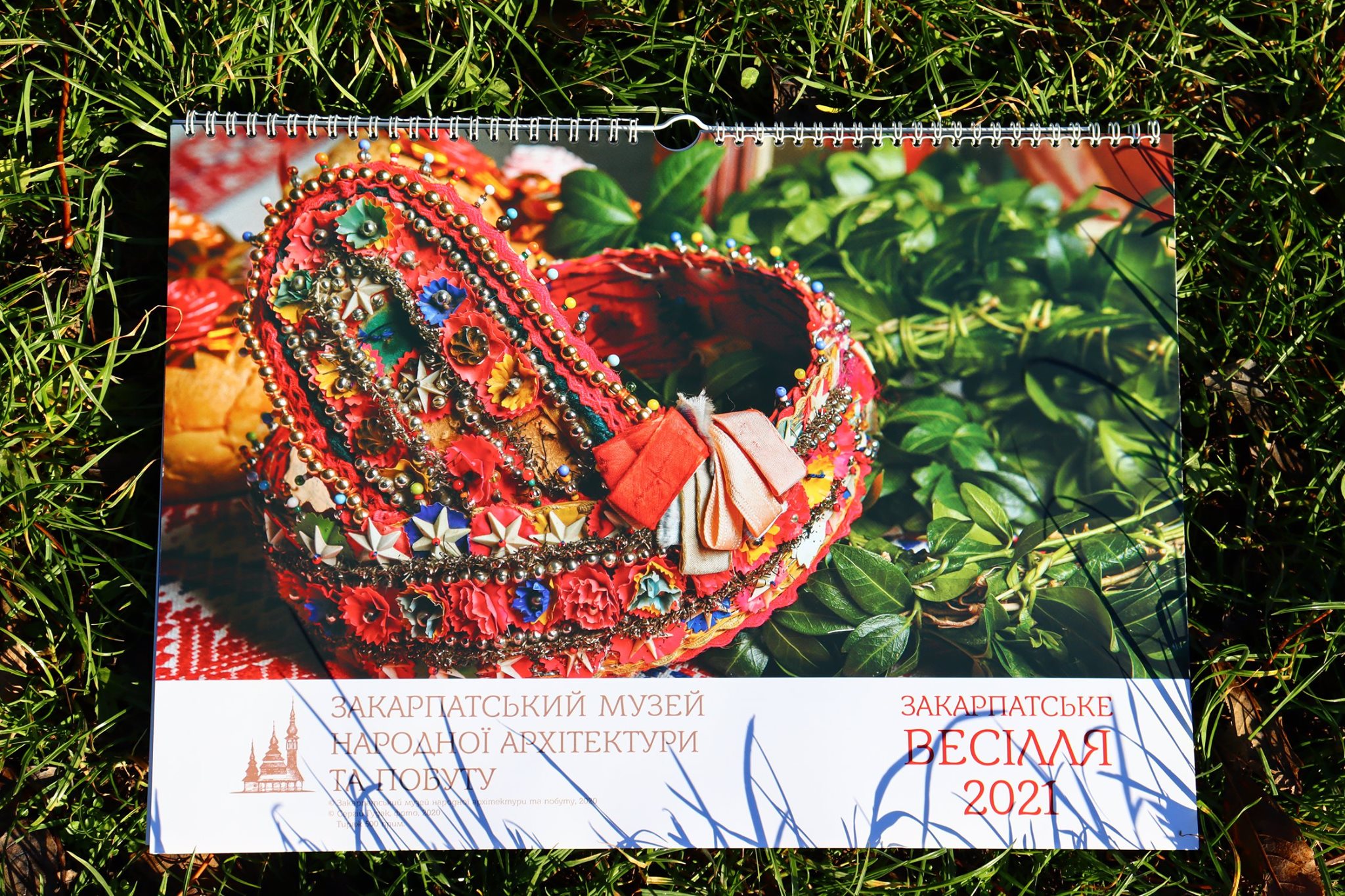 Ужгородський скансен відтворив весільні традиції долинян Закарпаття у календарі на 2021 рік (ФОТО)