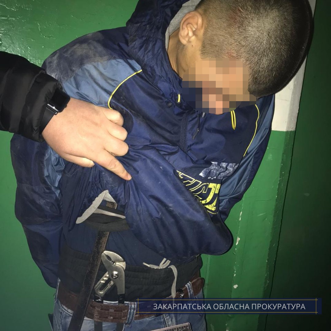 За підозрою у квартирній крадіжці в Ужгороді взято під варту двох осіб (ФОТО)