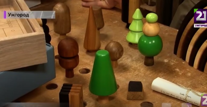 В Ужгороді сім’я з Німеччини виготовляє дитячі іграшки із дерева (ВІДЕО)