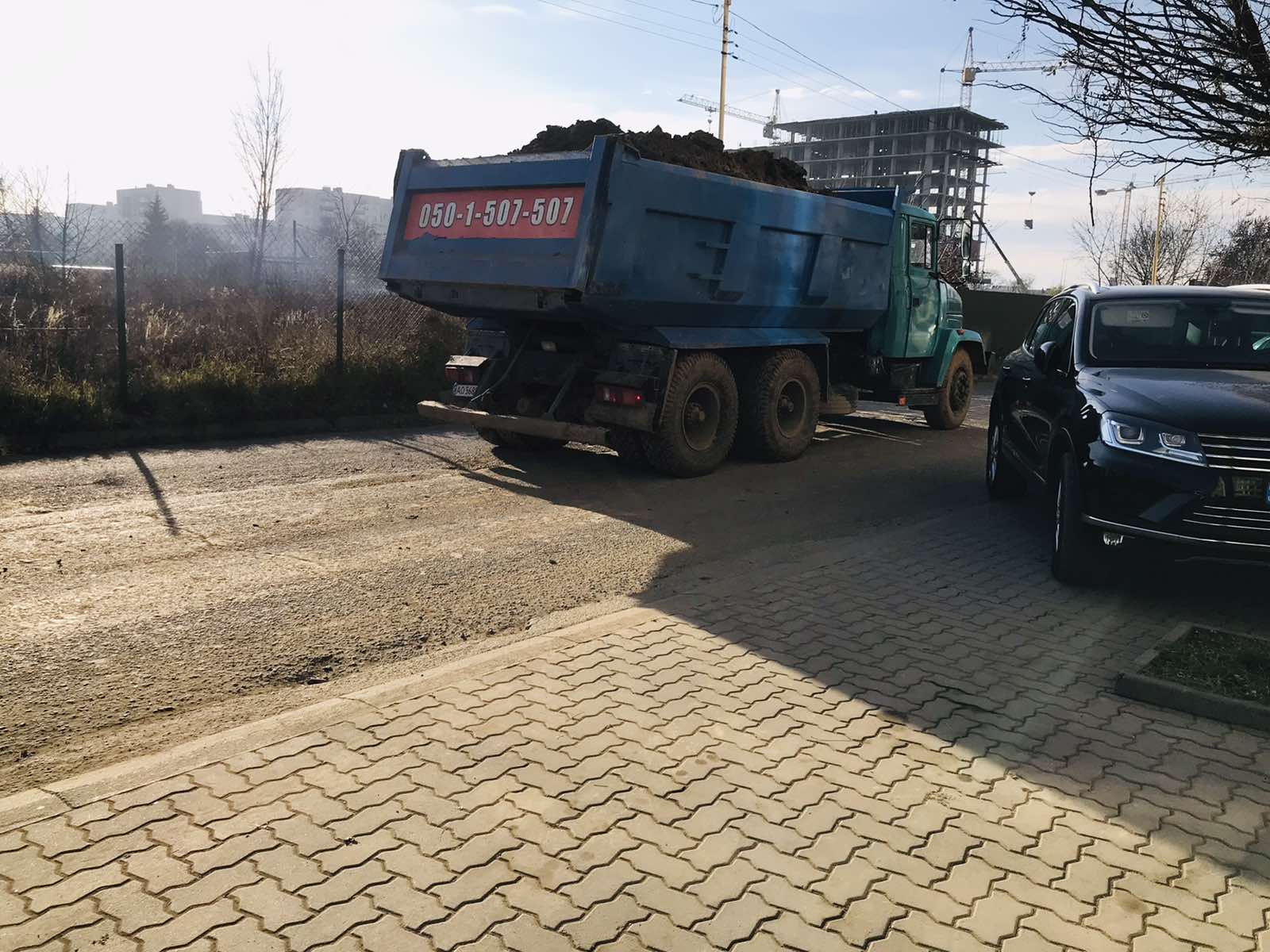 В Ужгороді склали протокол за забруднення перехрестя вулиць Бобяка-Володимирської (ФОТО)