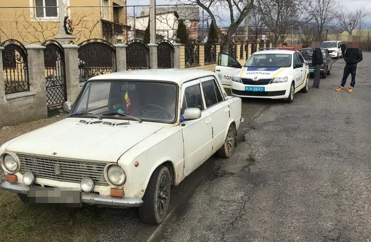 На Ужгородщині водій без посвідчення намагався відкупитися від патрульного 200 гривень (ФОТО)