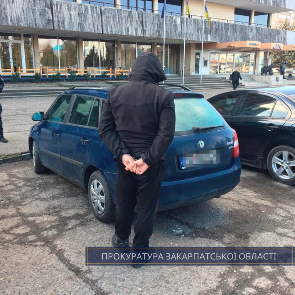 В Ужгороді правоохоронці виявили 2,2 кг метамфетаміну в автомобілі іноземця (ФОТО) (ОФІЦІЙНО)