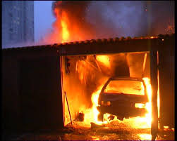 Під час пожежі на Ужгородщині згорів ВАЗ та пошкоджено гараж