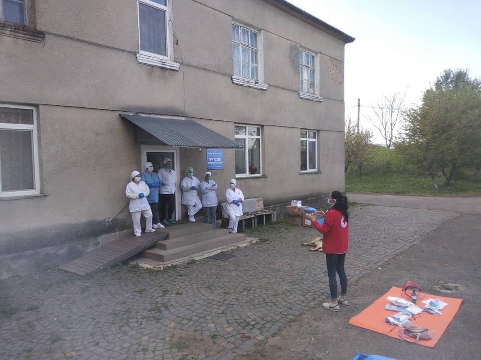 6 працівниць "коронавірусного" притулку Червоного Хреста в Ракошині самоізолювалися в закладі з пацієнтами (ФОТО)