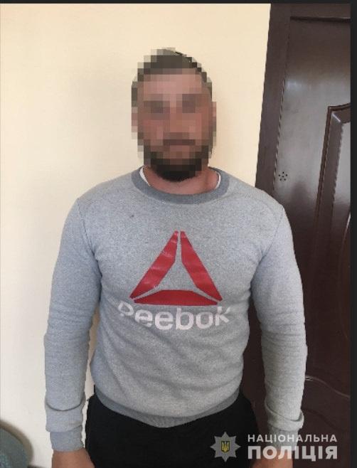 Погоджено підозру чоловіку, котрий зі зброєю вимагав гроші від водія маршрутки на Ужгородщині