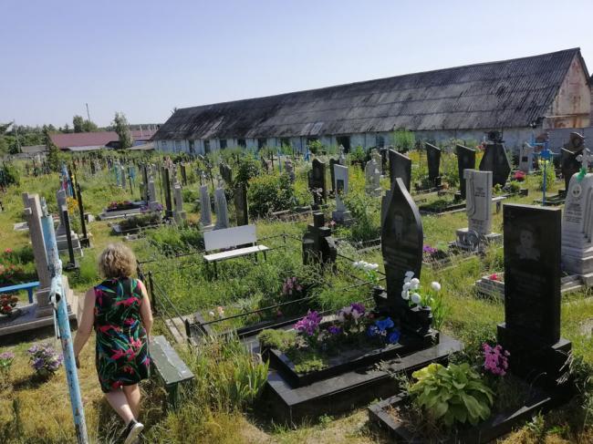 На Закарпатті ввели особливі умови відвідання кладовищ в поминальні дні