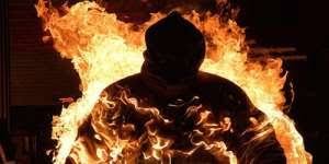 На Великоберезнянщині передали до суду справу чоловіка, що облив односельця паливом і підпалив