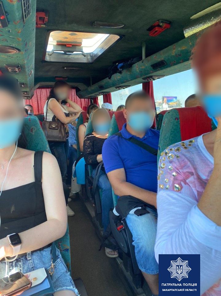 На в'їзді в Ужгород склали протокол на водія, що здійснював міжнародний рейс із порушенням карантинних заходів (ФОТО)