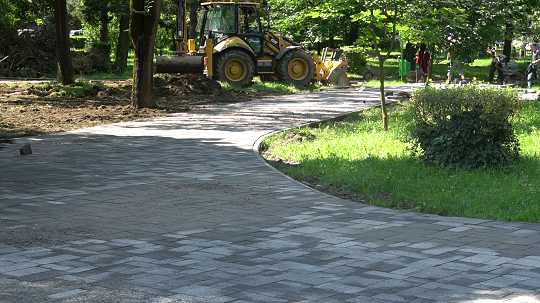 У Мукачеві триває реконструкція парку ім. Кузьменка (ФОТО, ВІДЕО)