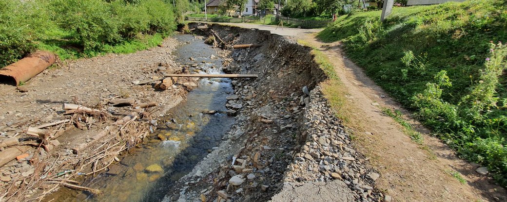 У Лопушному на Міжгірщині досі не відновили мости й дороги після паводку у червні (ВІДЕО)