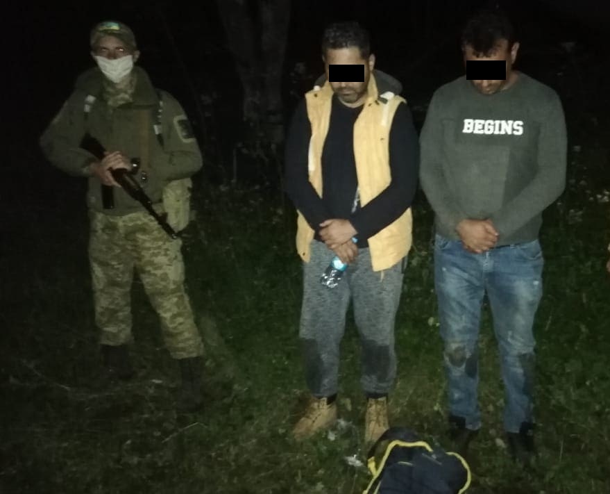 У лісі поблизу кордону зі Словаччиною на Закарпатті затримали двох нелегалів (ФОТО)