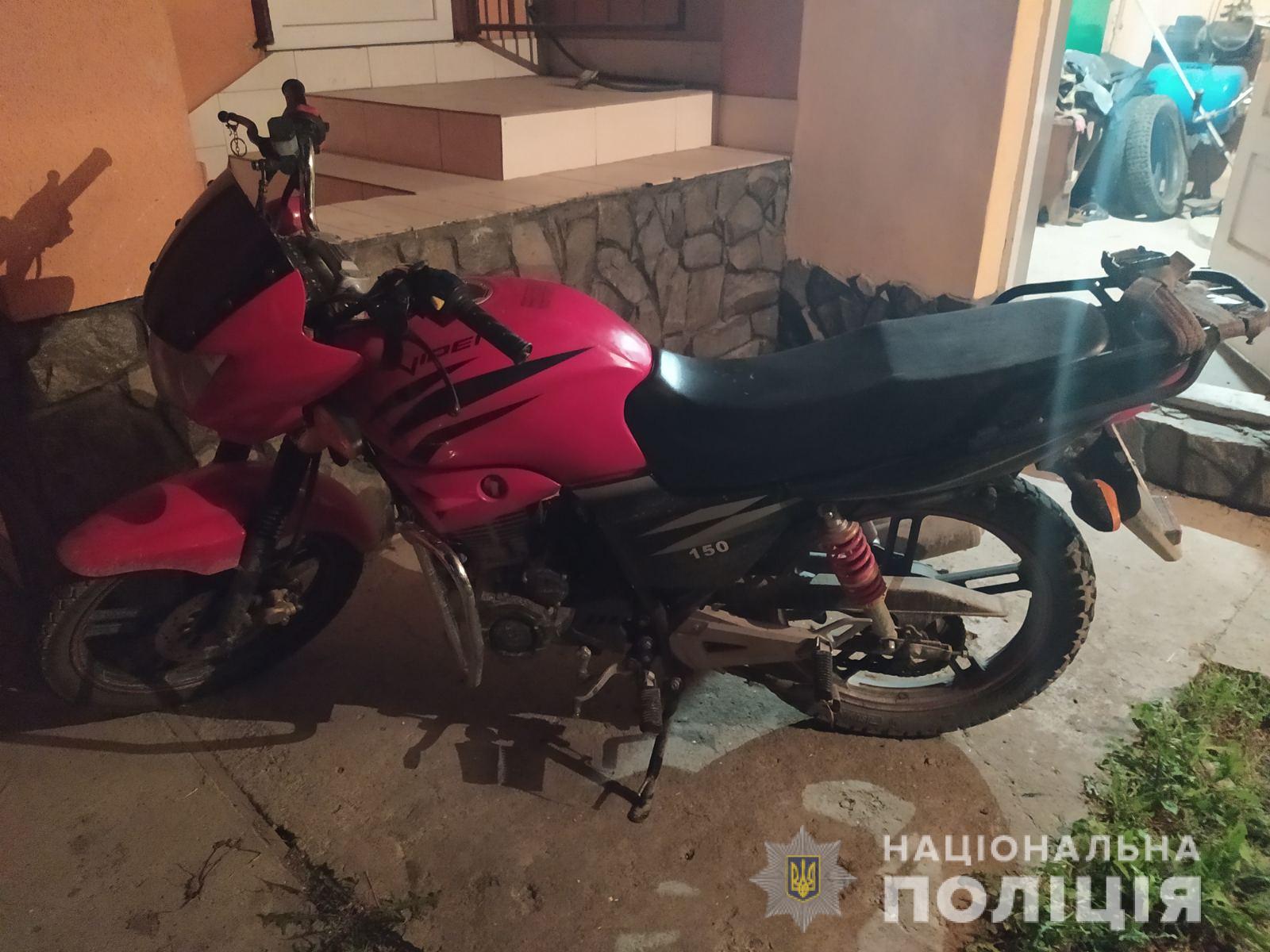 На Рахівщині мотоцикліст збив 8-річного хлопчика, що повертався зі школи (ФОТО)