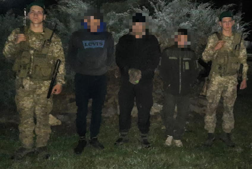 На Берегівщині затримали контрабандистів-"пачкарів", що з грошима поверталися з Угорщини (ФОТО)