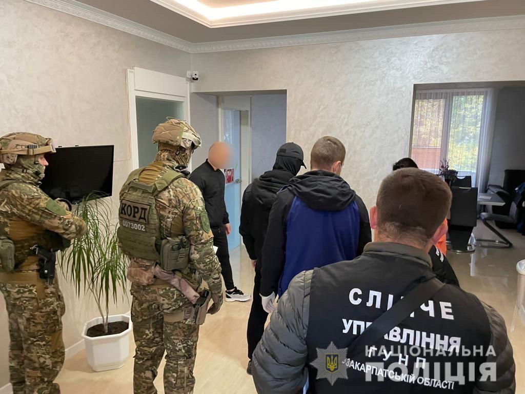 У Мукачеві затримали групу наркоторговців (ФОТО, ВІДЕО)