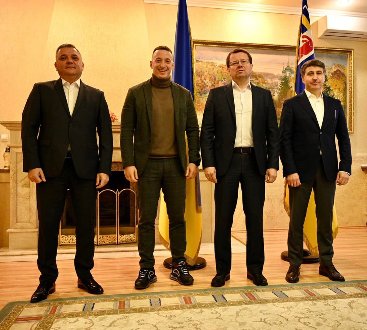 Голова Закарпатської ОДА Полосков разом із трьома заступниками написали заяви на звільнення