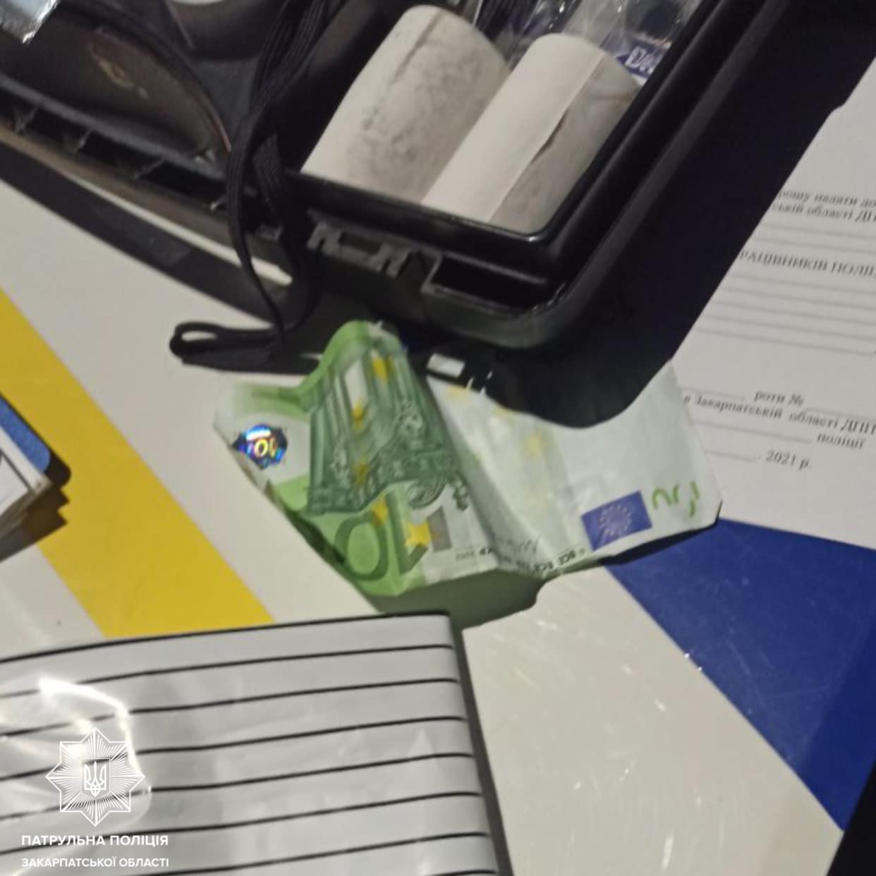 В Ужгороді затримали нетверезого водія, котрий пропонував патрульним 100 євро хабаря (ФОТО)