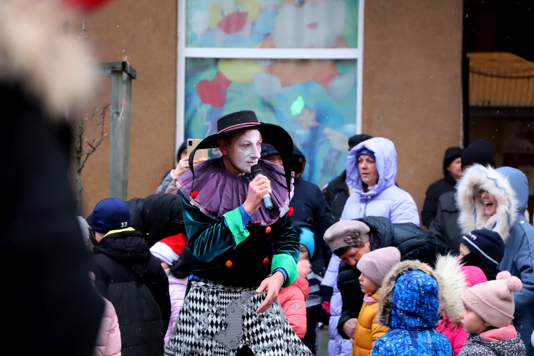 Розважальний "миколайський" квест влаштував для дітей в Ужгороді театр ляльок "Бавка" (ФОТО)