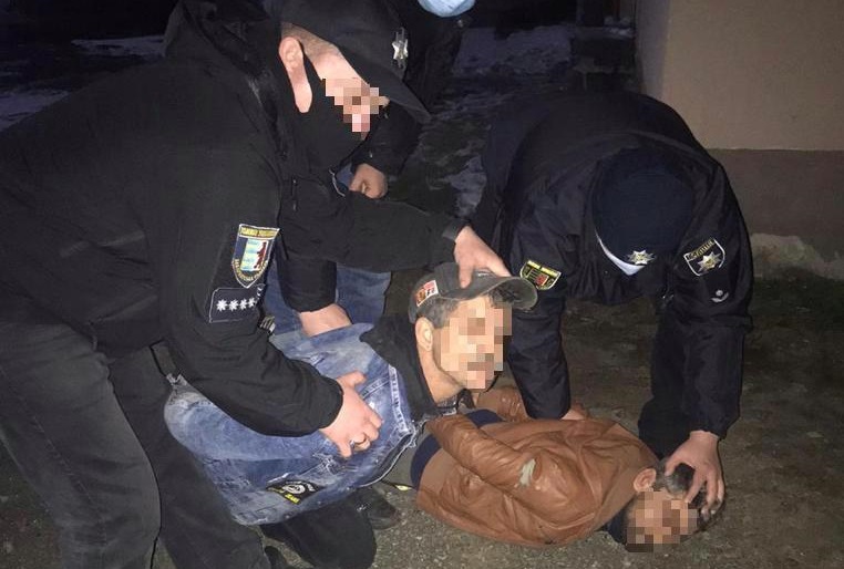 У Чорнотисові на Берегівщині двоє п'яних покидьків пограбували 84-річну жінку (ФОТО, ВІДЕО)