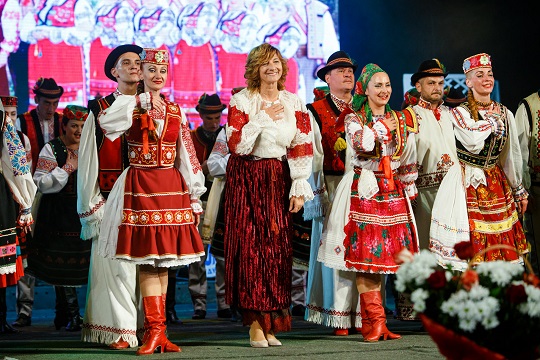 Закарпатський народний хор презентує нову концертну програму "Звідси гора, звідти друга"