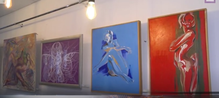 В Ужгороді молоді закарпатські художники презентували своє "живописне" бачення кохання на виставці "Стріли Амура"(ВІДЕО)