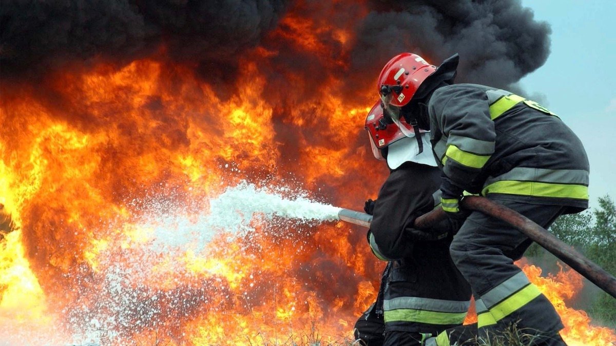 На Хустщині чоловіка врятували з пожежі 