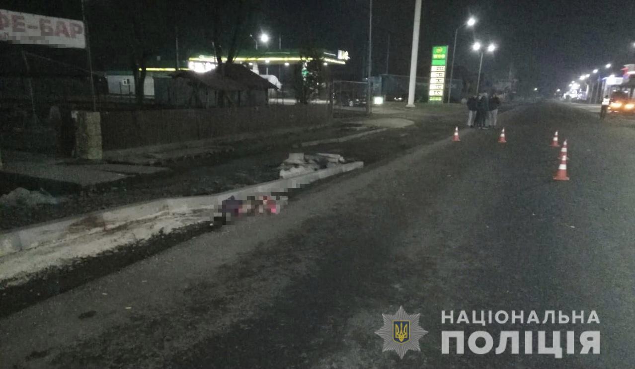 На Тячівщині, перебігаючи дорогу у невстановленому місці, під колесами авто загинула 42-річна жінка (ФОТО)