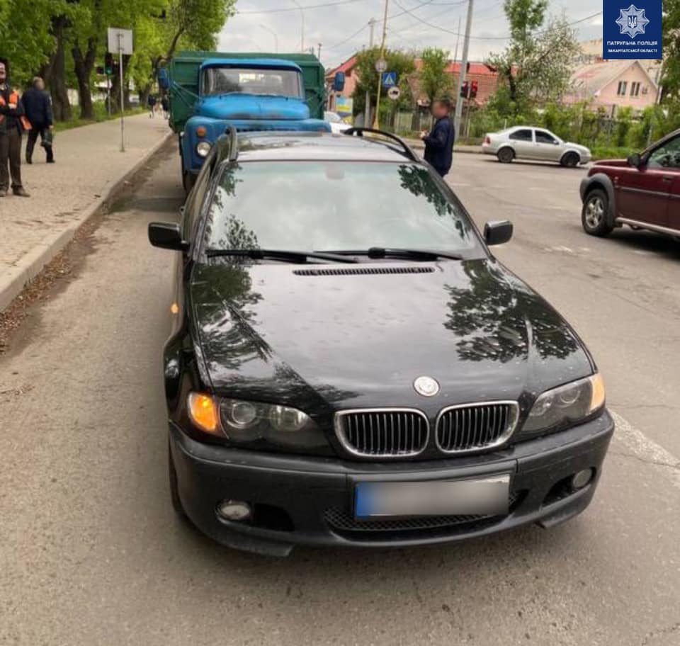 В Ужгороді "п'яний" ГАЗ в'їхав ззаду в BMW (ФОТО)