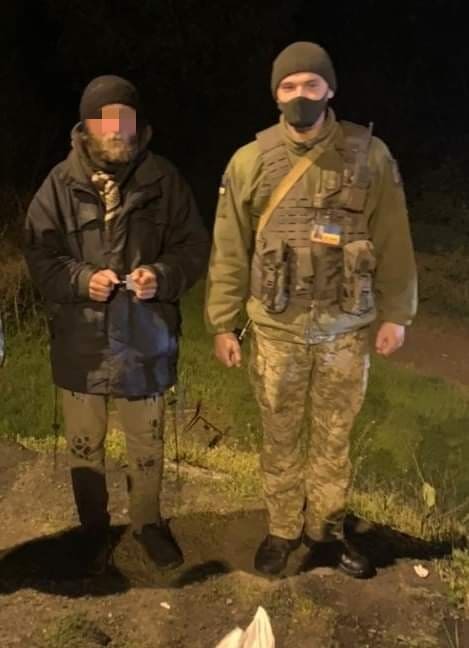 Двох поляків, що нелегально пробиралися в Україну, затримали вночі на кордоні зі Словаччиною й Угорщиною на Закарпатті (ФОТО)
